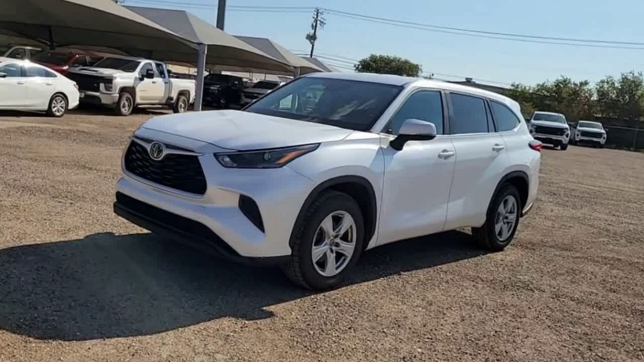 Thumbnail: 2023 Toyota Highlander - 4