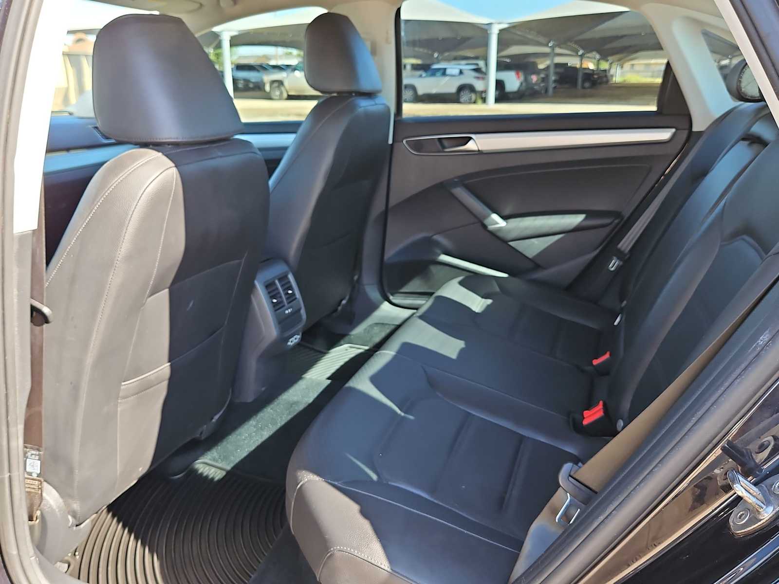 Thumbnail: 2019 Volkswagen Passat - 16