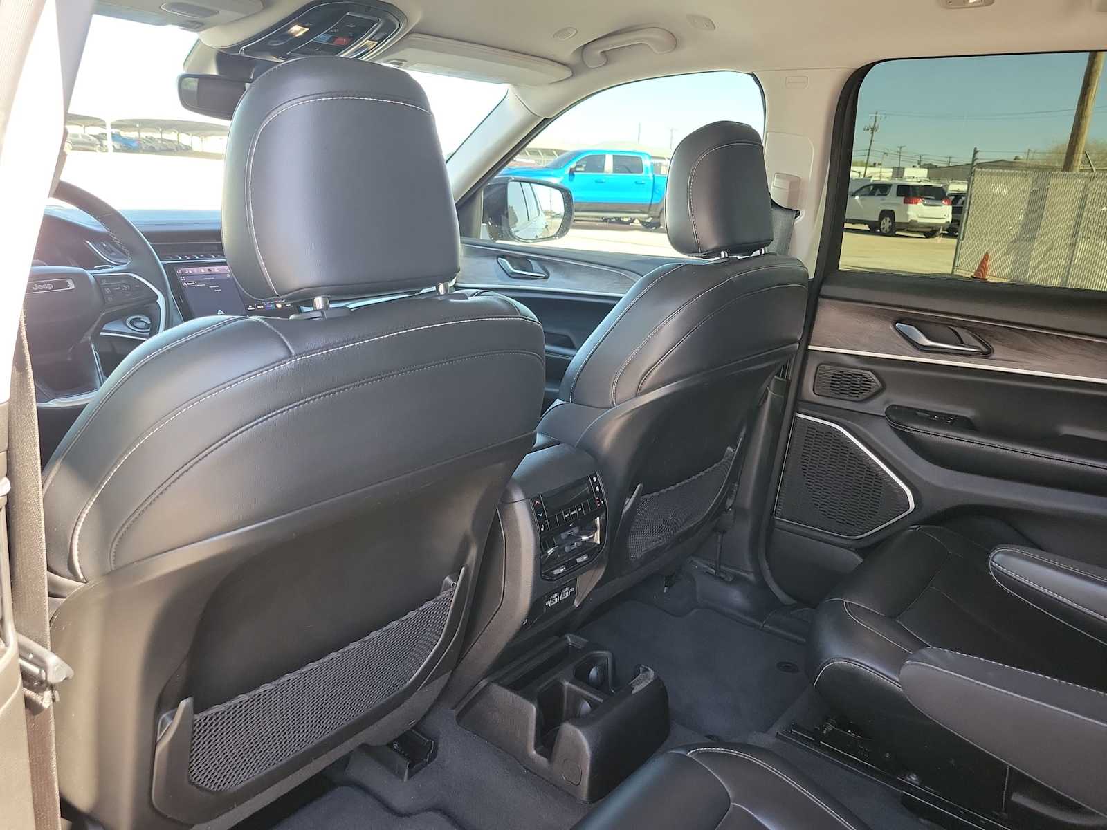 Thumbnail: 2022 Jeep Grand Cherokee - 16