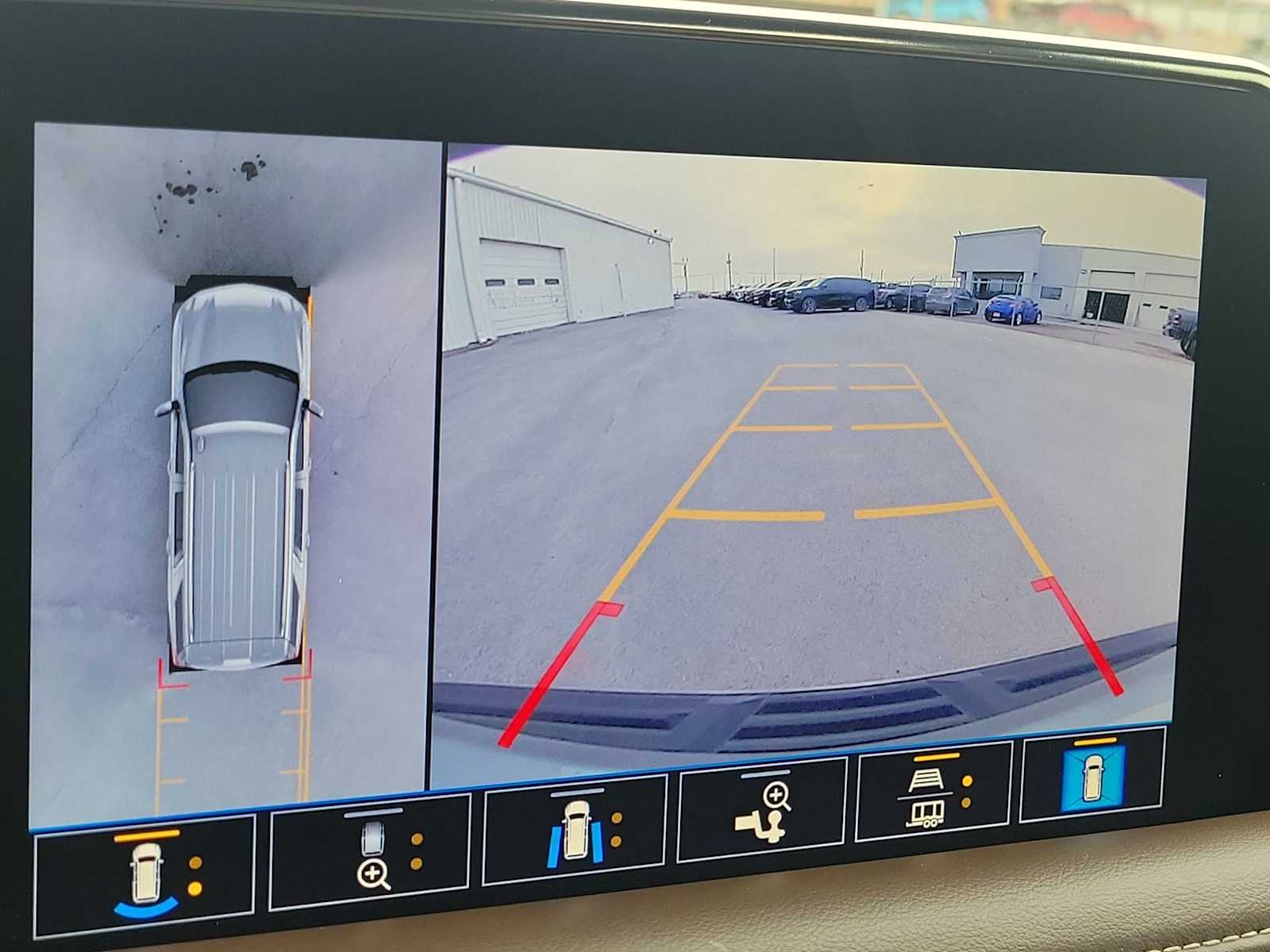 Thumbnail: 2021 Chevrolet Suburban - 24