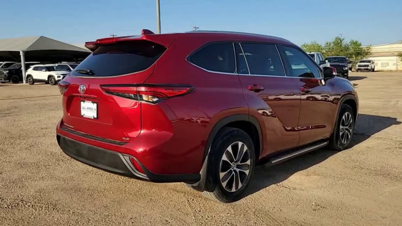 2022 Toyota Highlander XLE 8