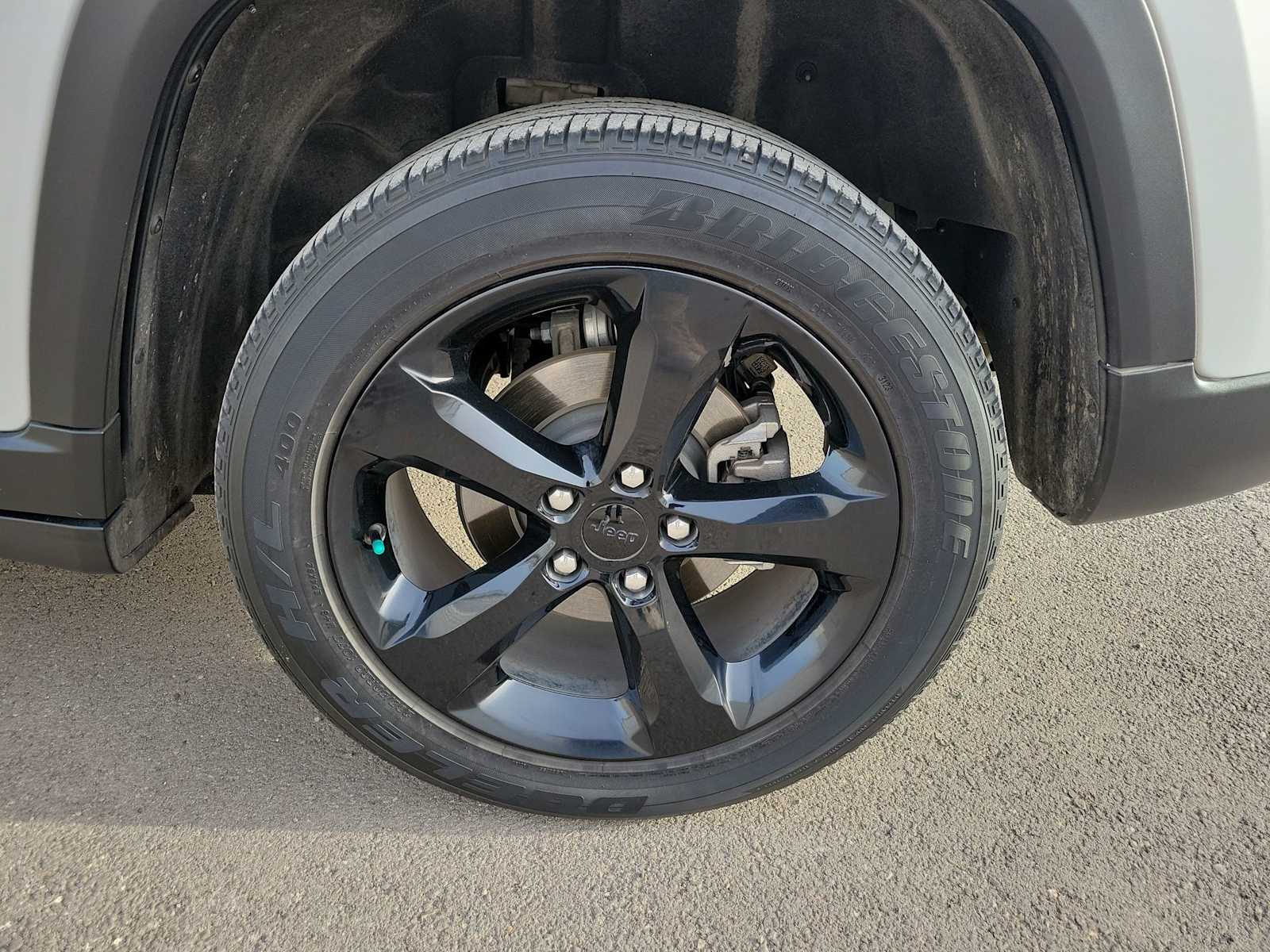 Thumbnail: 2023 Jeep Grand Cherokee - 16