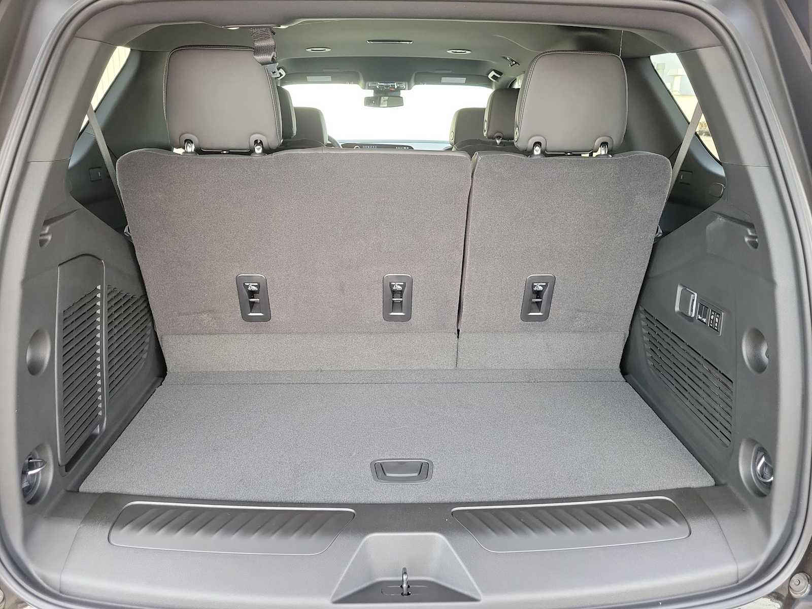 Thumbnail: 2026 Chevrolet Tahoe - 13