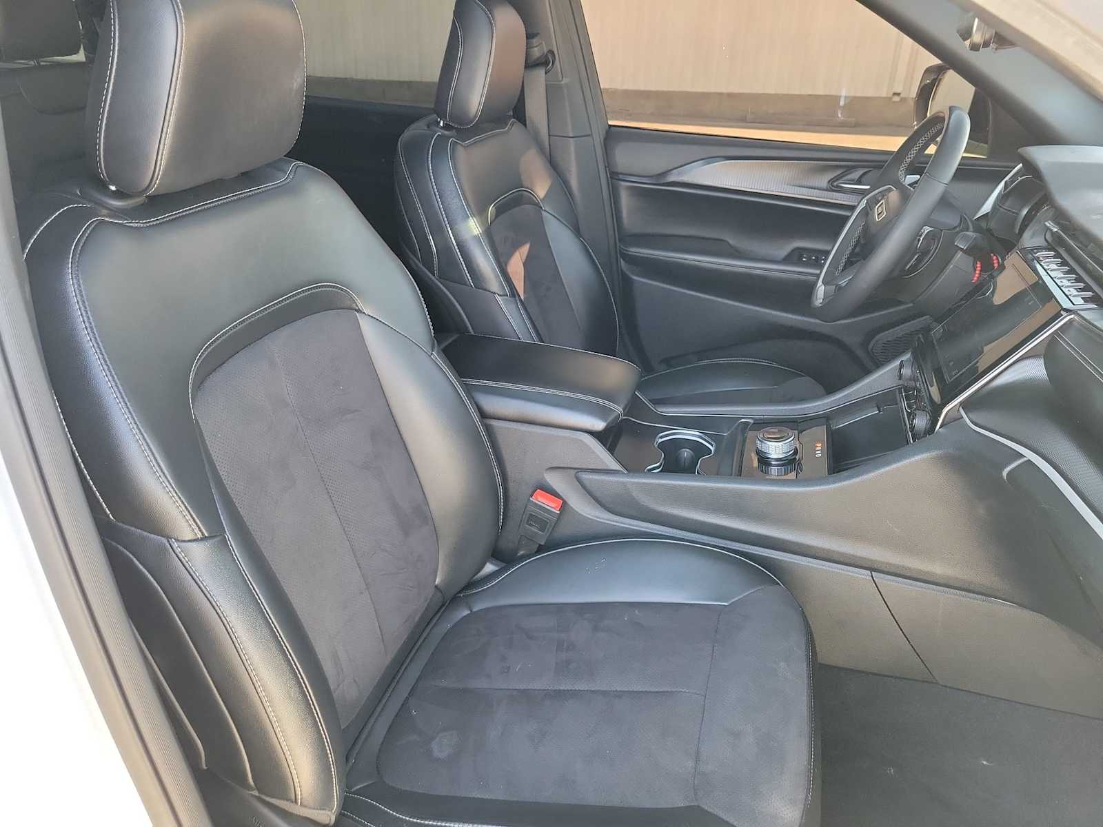 Thumbnail: 2024 Jeep Grand Cherokee L - 22