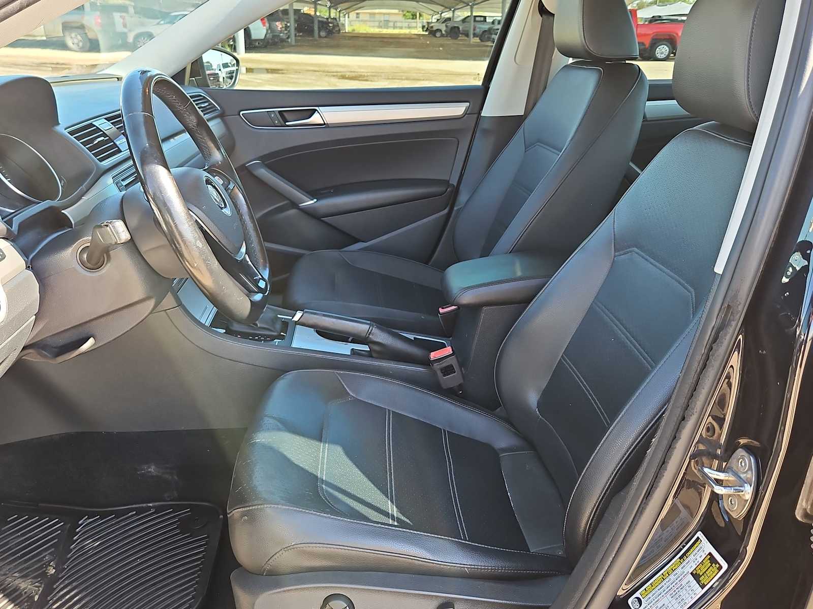 Thumbnail: 2019 Volkswagen Passat - 15