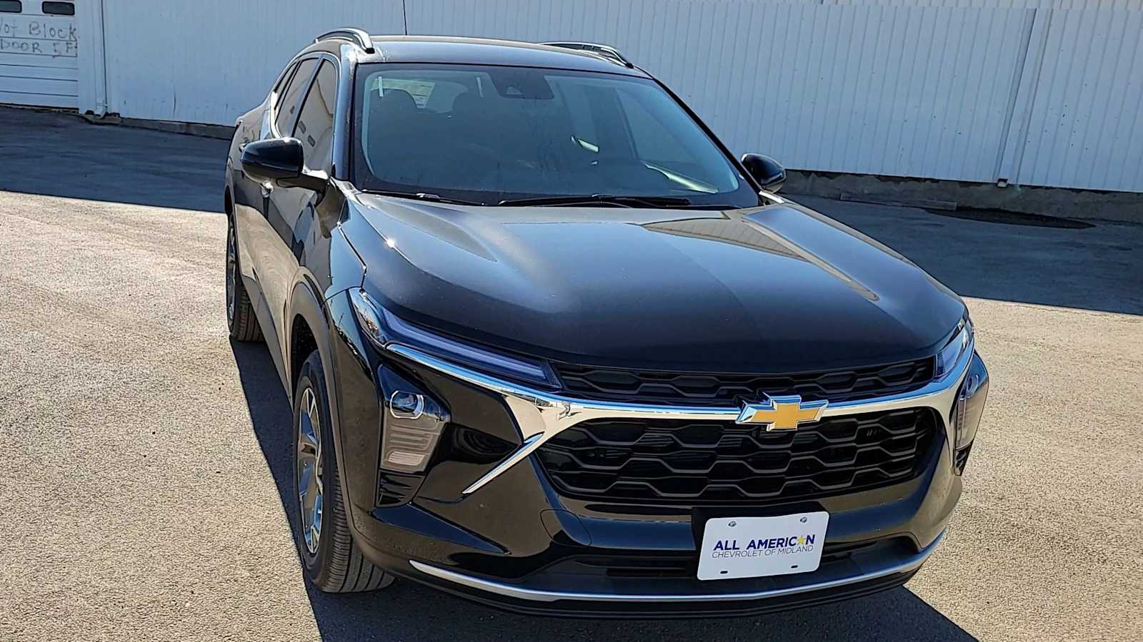 Thumbnail: 2026 Chevrolet Trax - 3