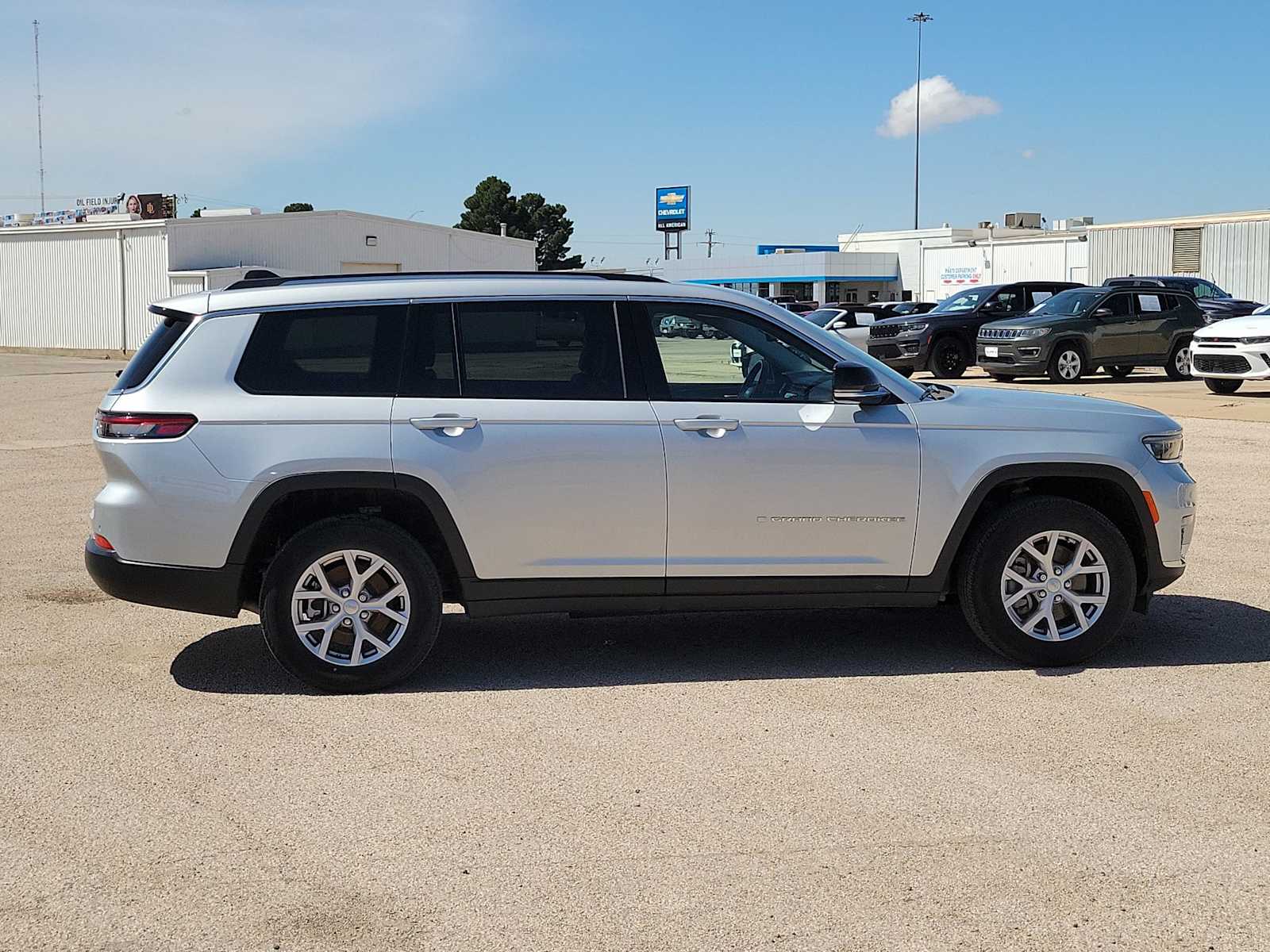 Thumbnail: 2022 Jeep Grand Cherokee - 9