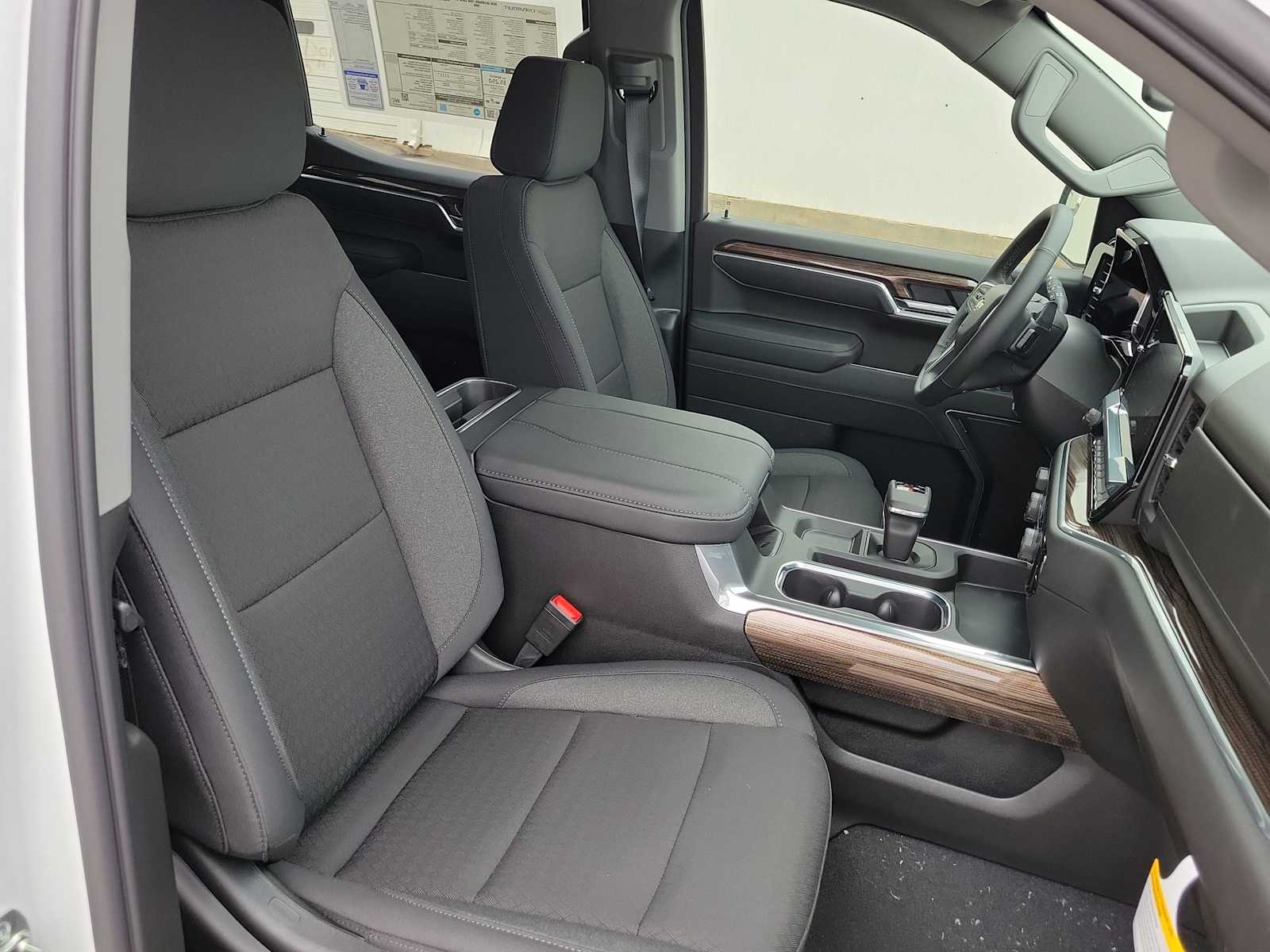 Thumbnail: 2026 Chevrolet Silverado 1500 - 18