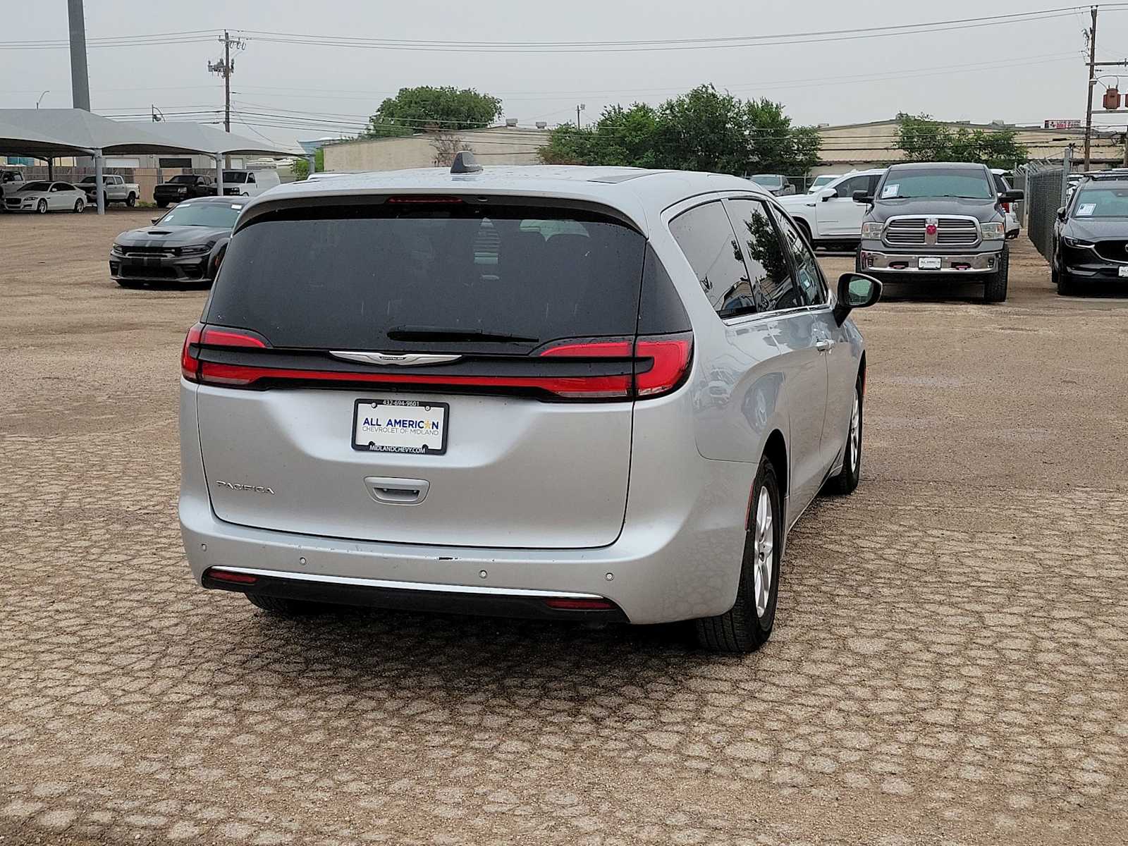 Thumbnail: 2023 Chrysler Pacifica - 8