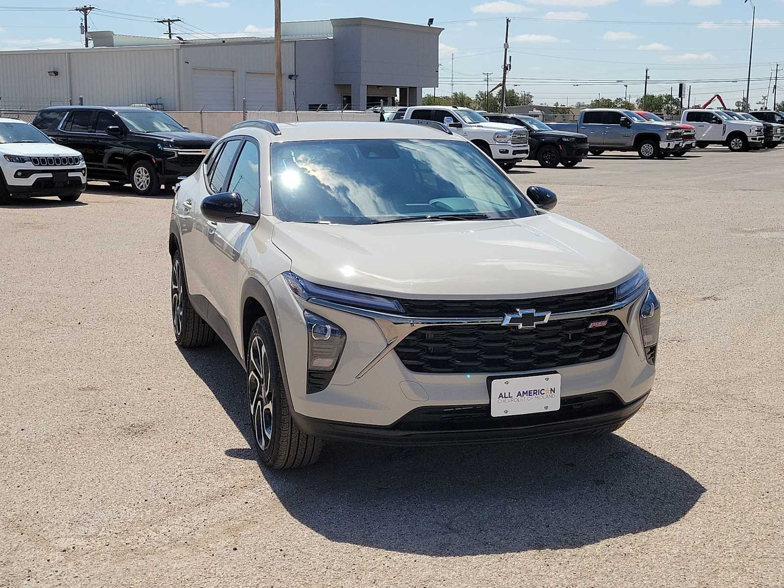 Thumbnail: 2026 Chevrolet Trax - 2