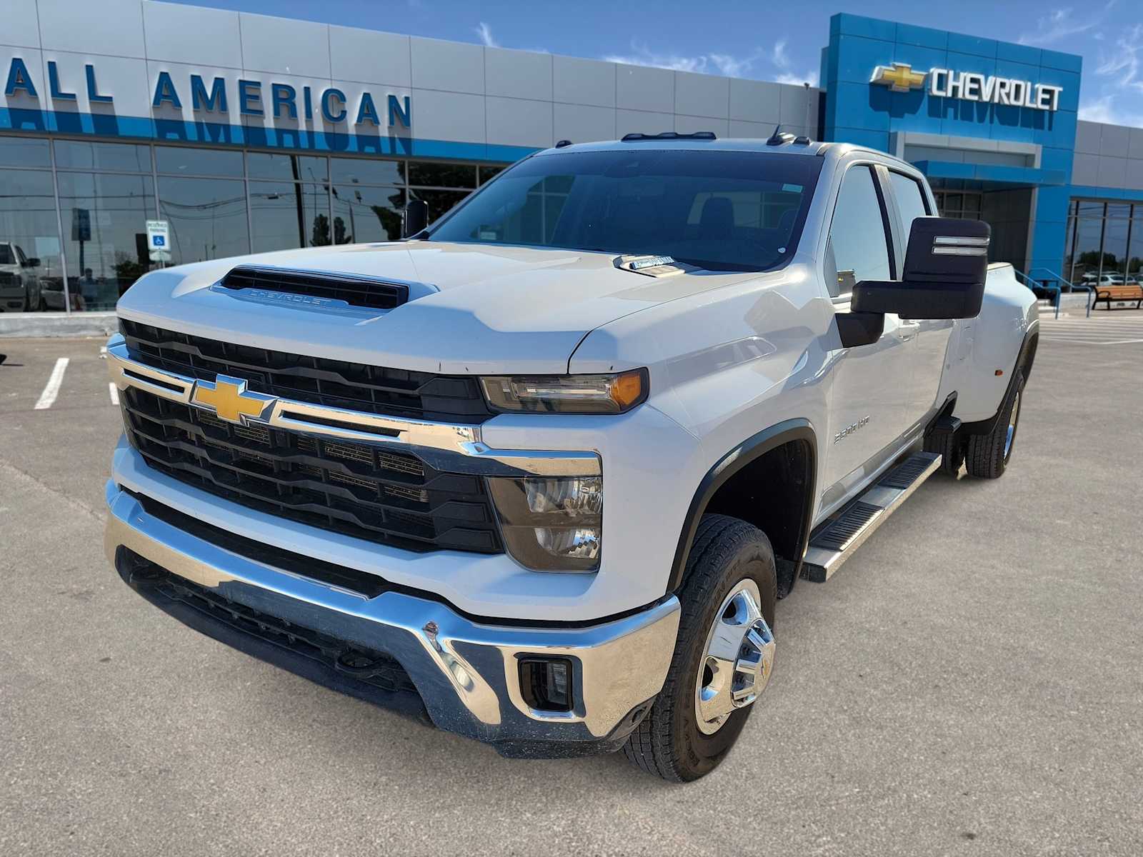 2025 Chevrolet Silverado 3500HD LT's photo