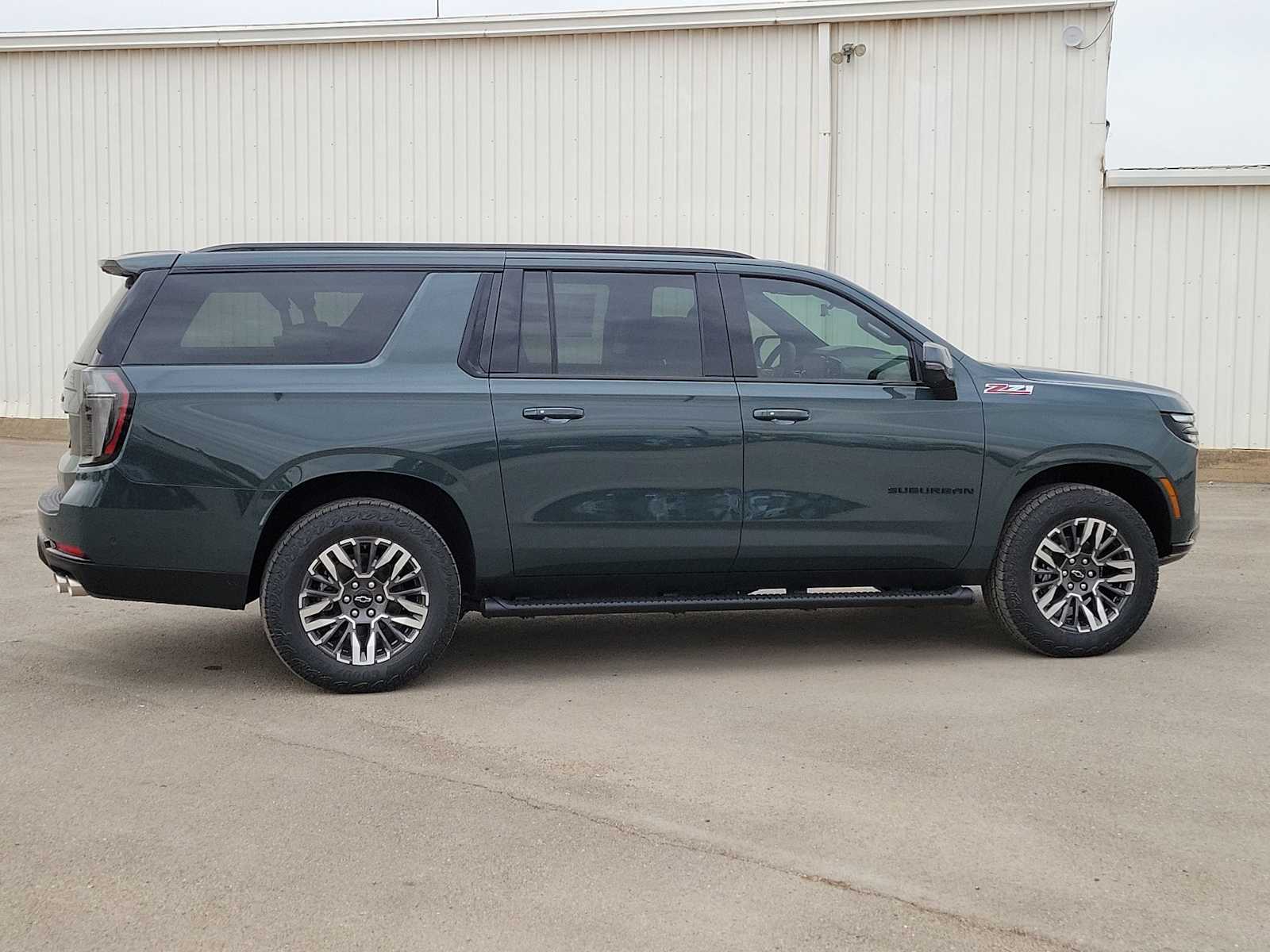 Thumbnail: 2026 Chevrolet Suburban - 9