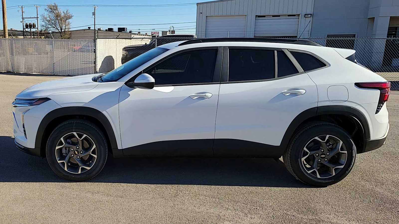 Thumbnail: 2026 Chevrolet Trax - 5