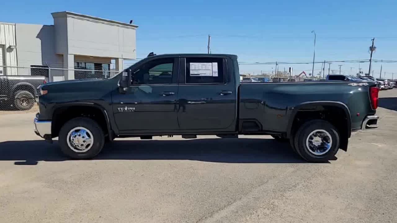 Thumbnail: 2026 Chevrolet Silverado 3500 - 9