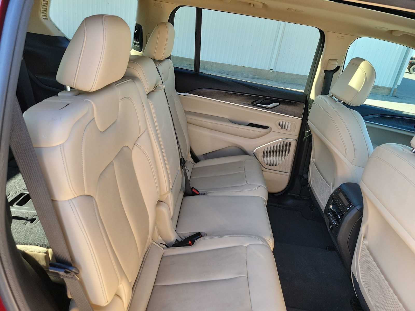 Thumbnail: 2022 Jeep Grand Cherokee - 21