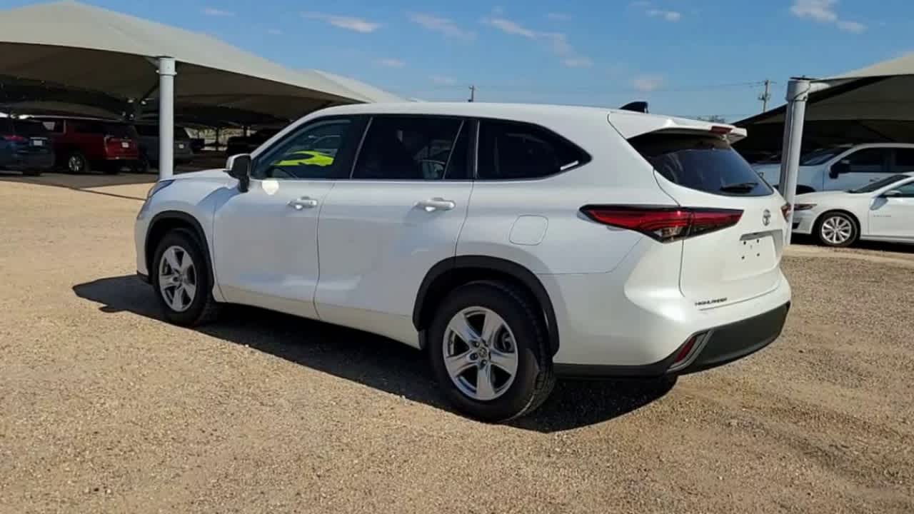Thumbnail: 2023 Toyota Highlander - 6