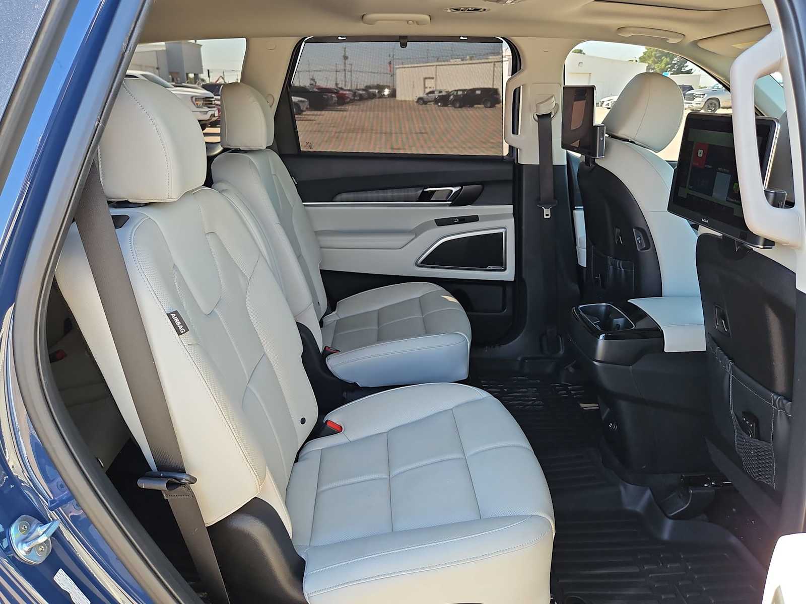 Thumbnail: 2023 Kia Telluride - 17