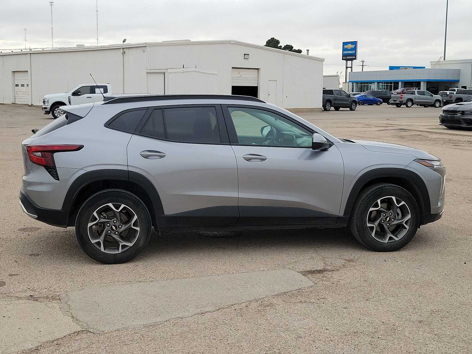 Thumbnail: 2025 Chevrolet Trax - 9
