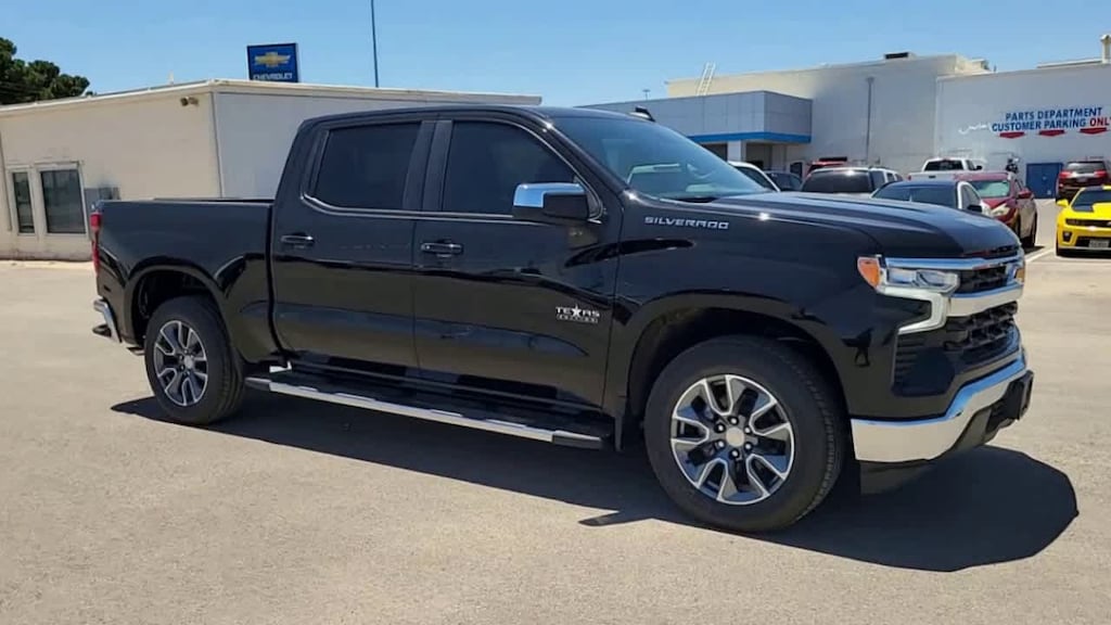 New 2025 Chevrolet Silverado 1500 LT w/1LT Truck Crew Cab