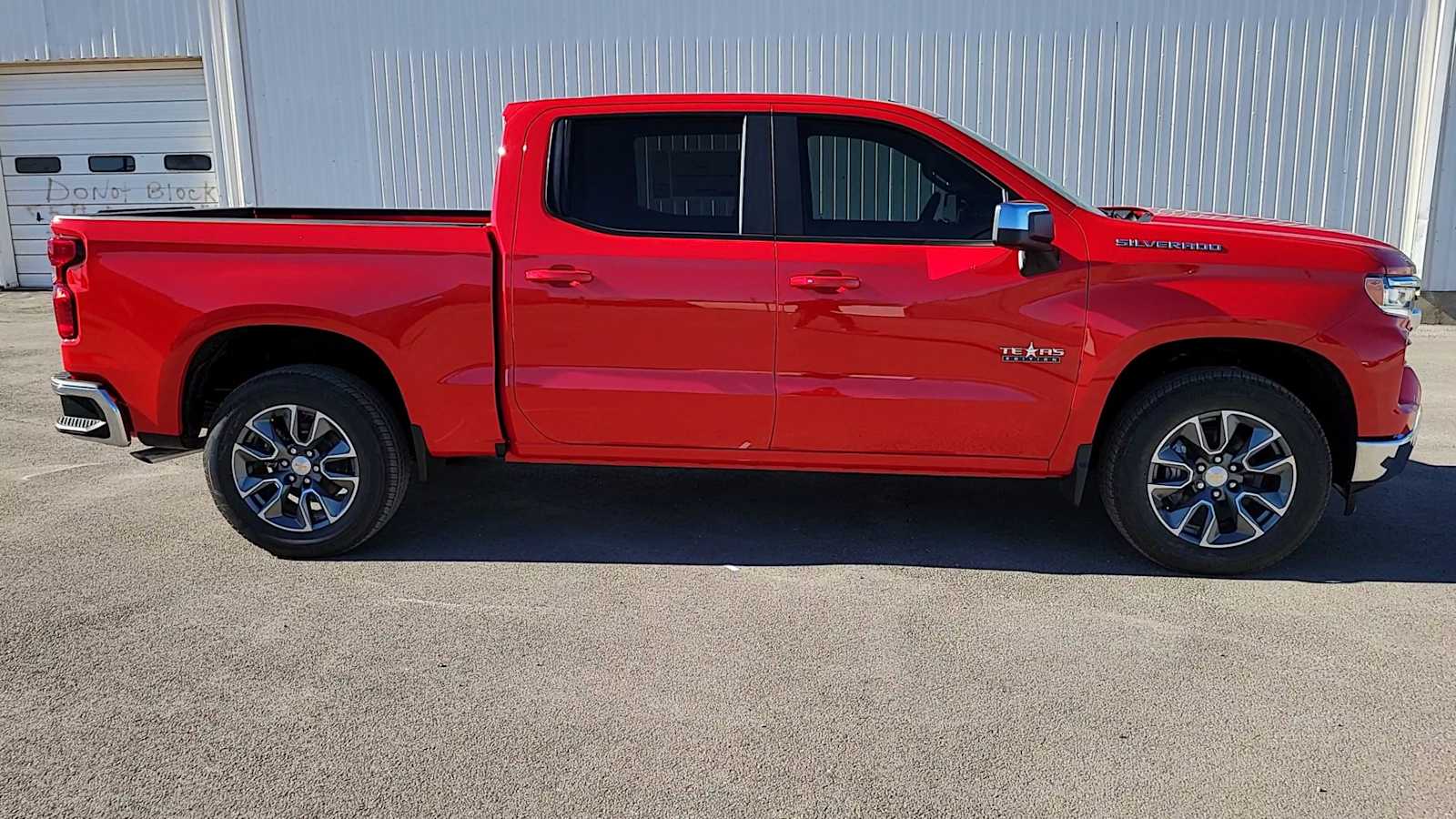 Thumbnail: 2026 Chevrolet Silverado 1500 - 9