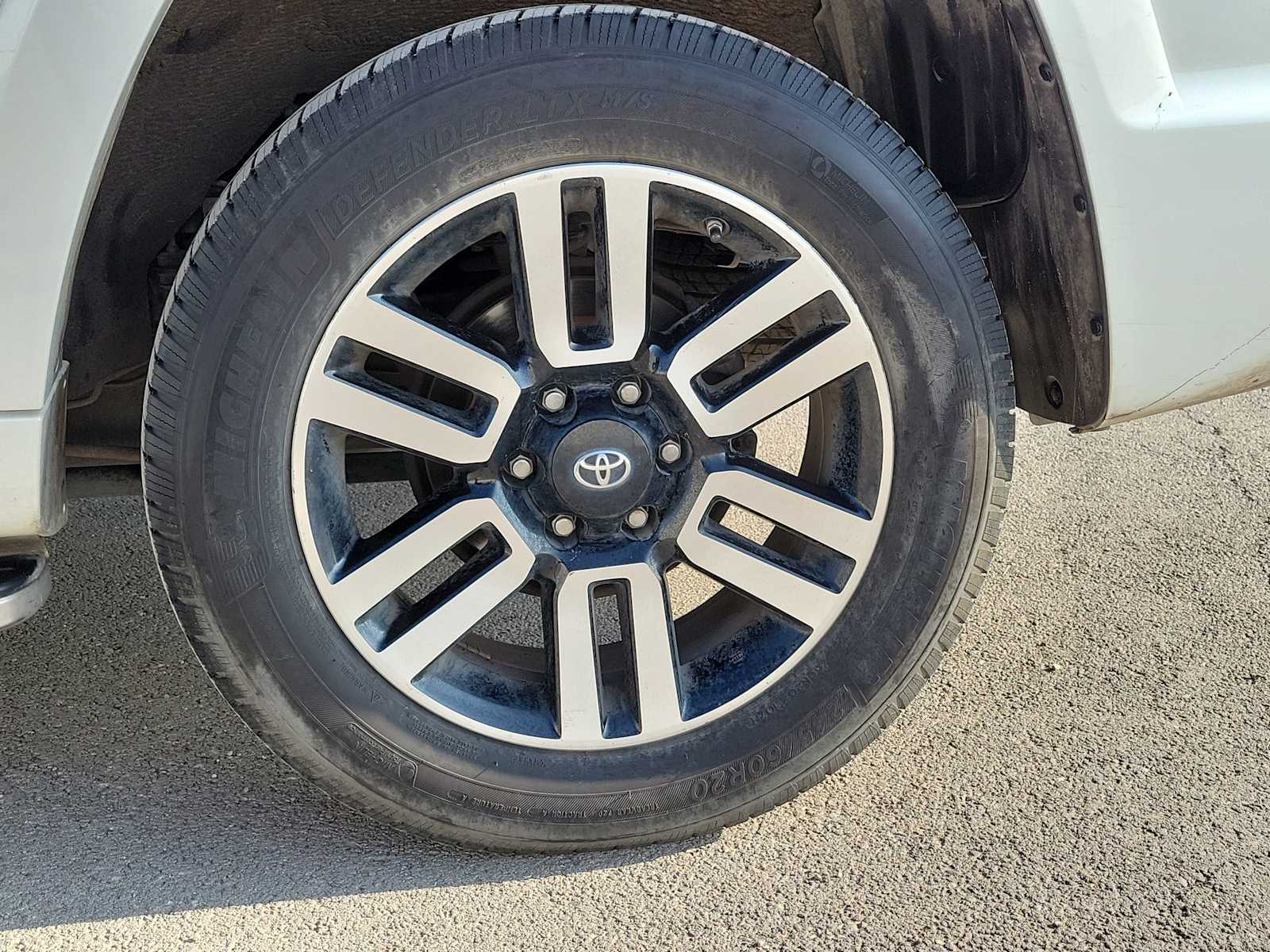 Thumbnail: 2015 Toyota 4Runner - 12