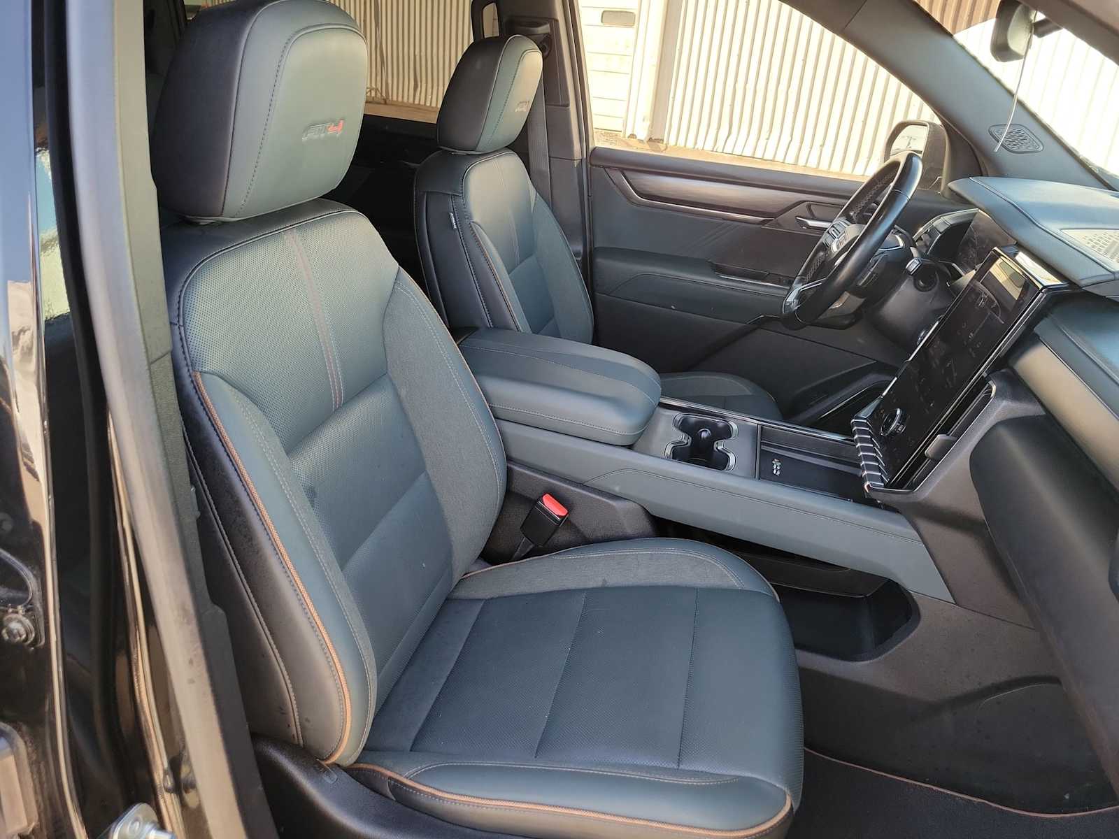 Thumbnail: 2024 GMC Acadia - 18