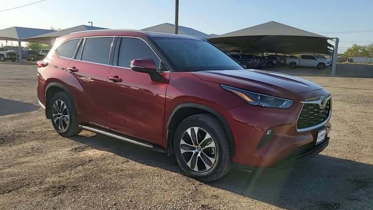 2022 Toyota Highlander XLE 2