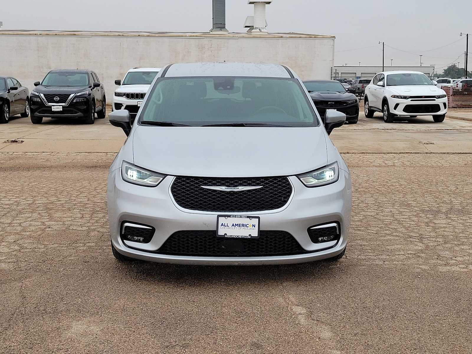 Thumbnail: 2023 Chrysler Pacifica - 3