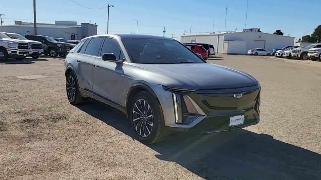 2024 Cadillac Lyriq Sport 2