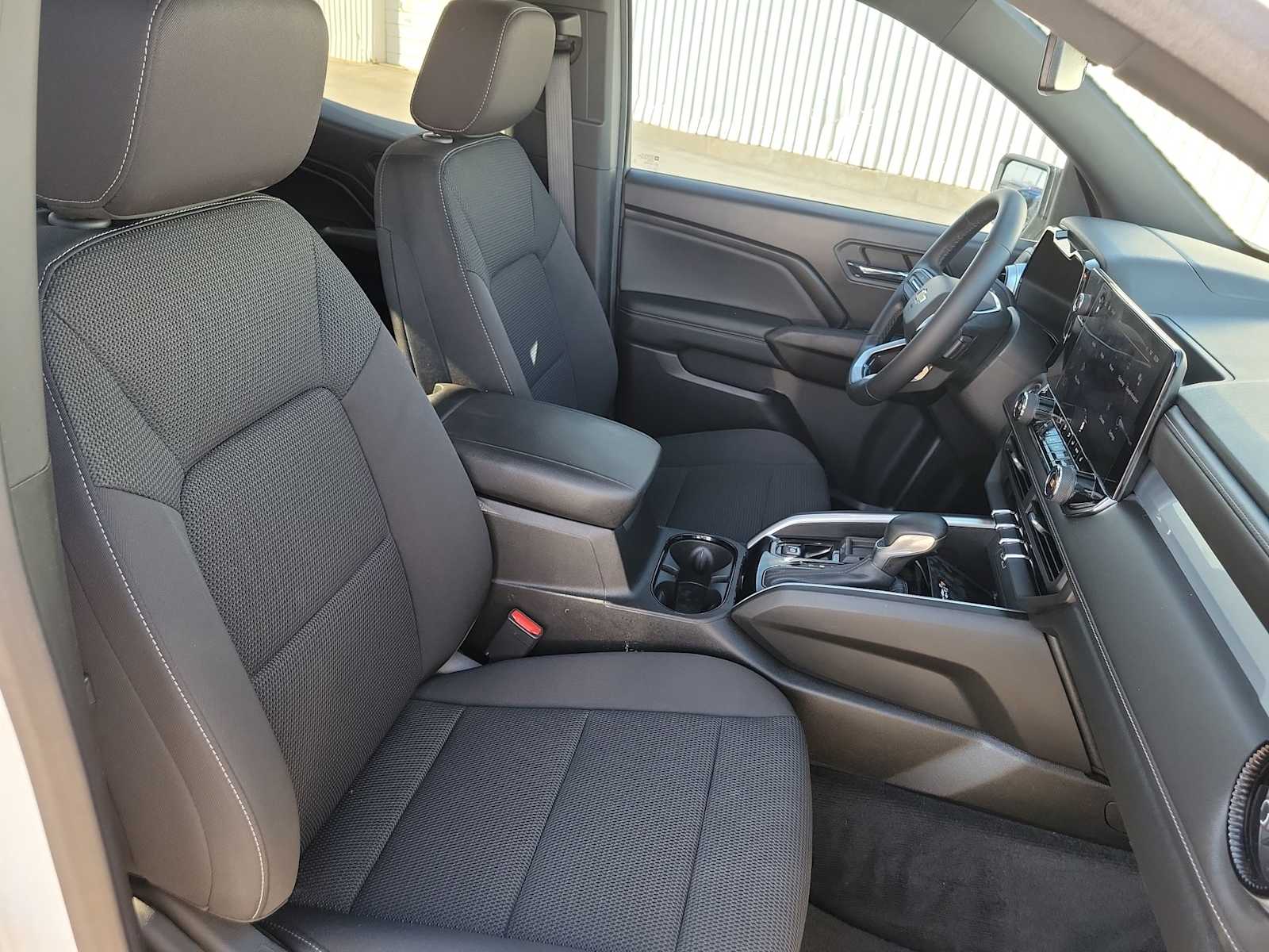 Thumbnail: 2023 Chevrolet Colorado - 18