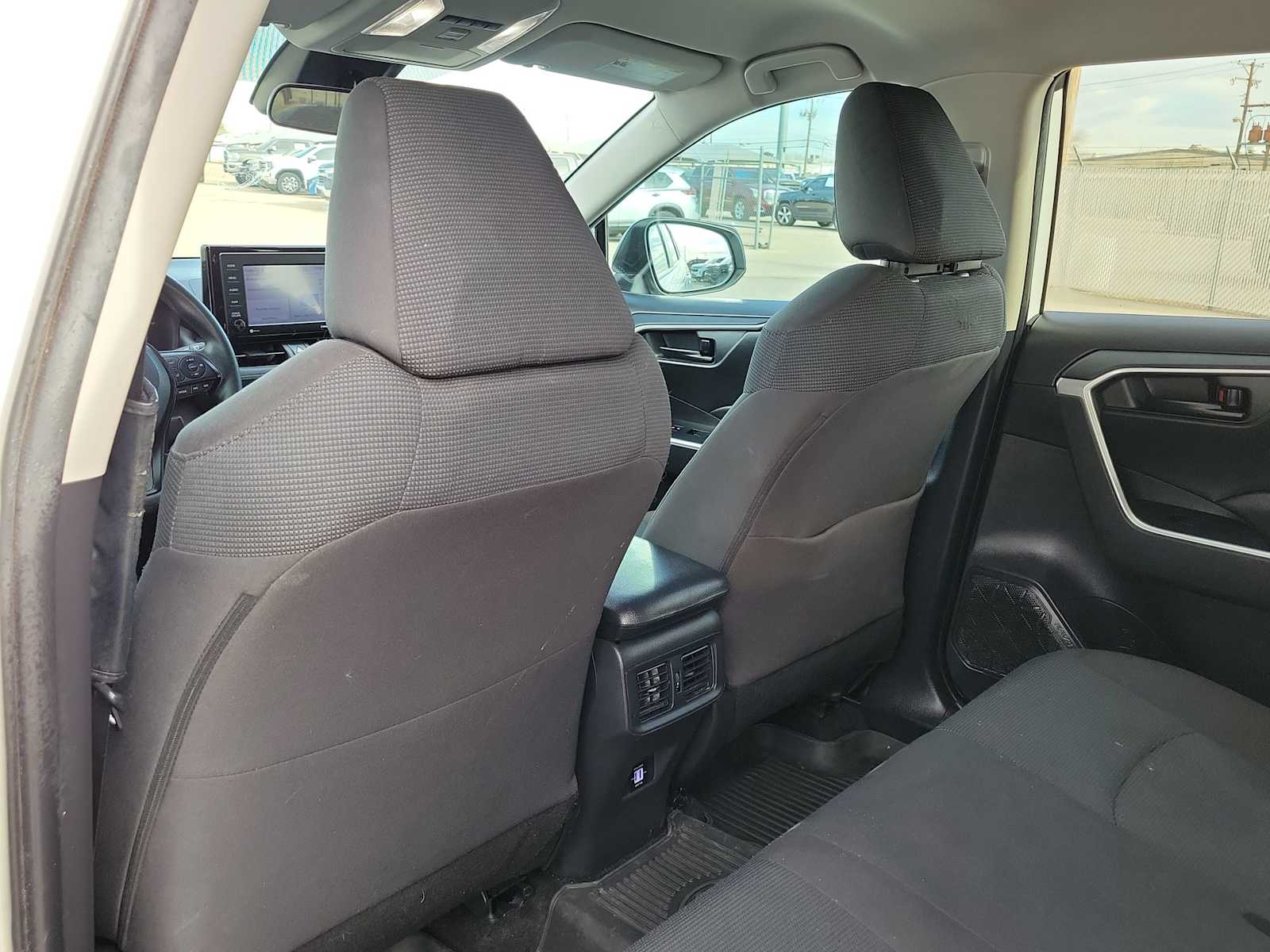 Thumbnail: 2022 Toyota RAV4 - 20