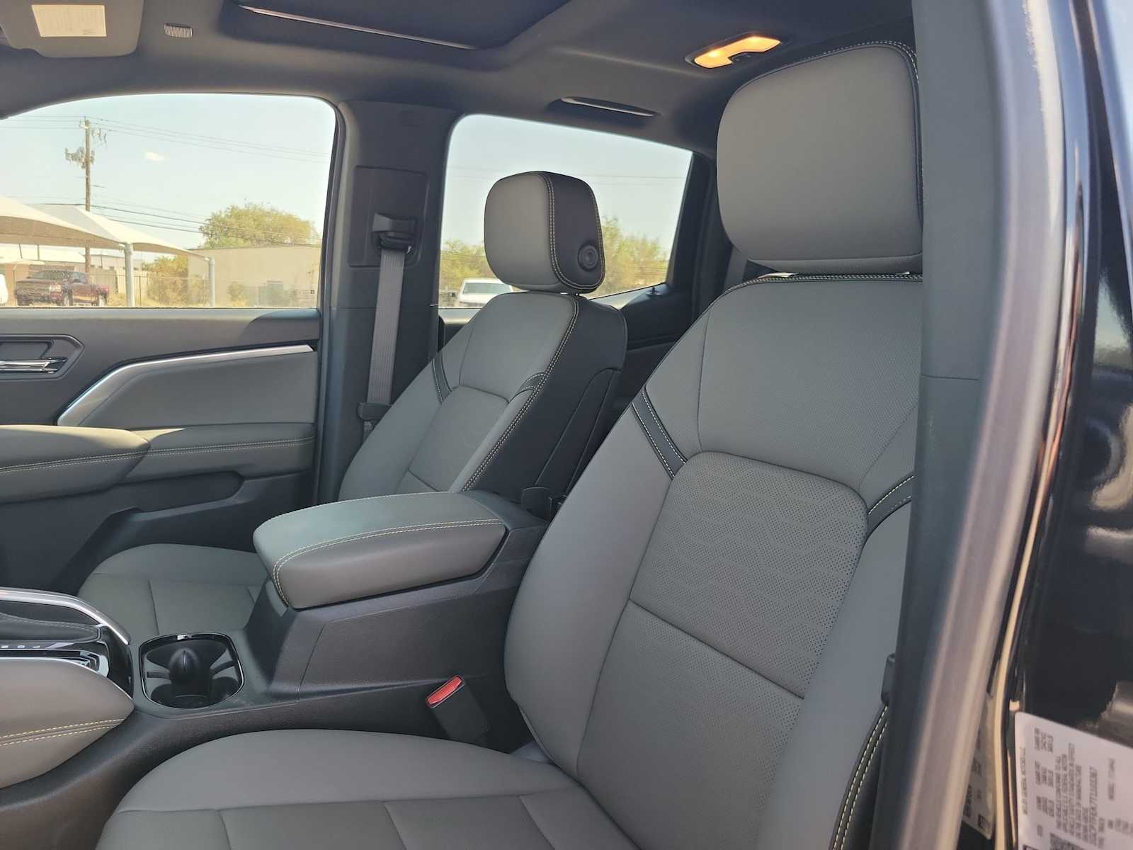 Thumbnail: 2026 Chevrolet Colorado - 19