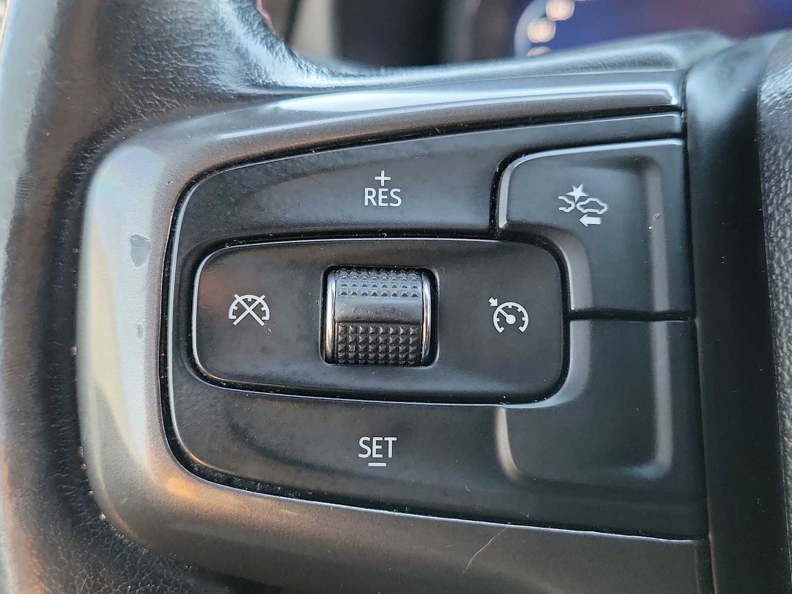 Thumbnail: 2022 Chevrolet Suburban - 27