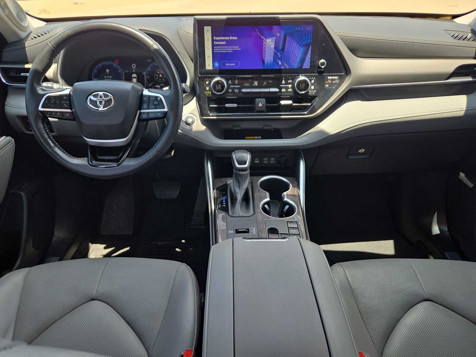 Thumbnail: 2023 Toyota Highlander - 14
