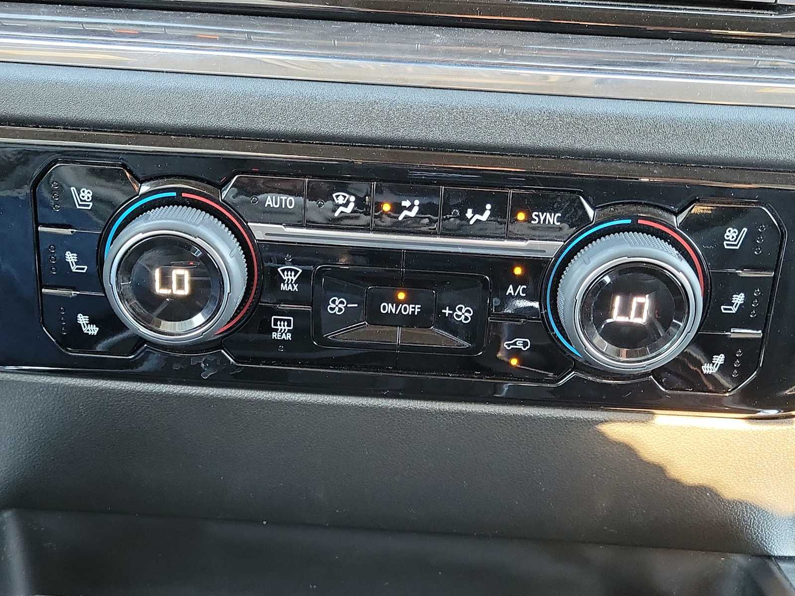 Thumbnail: 2023 Chevrolet Silverado 1500 - 23