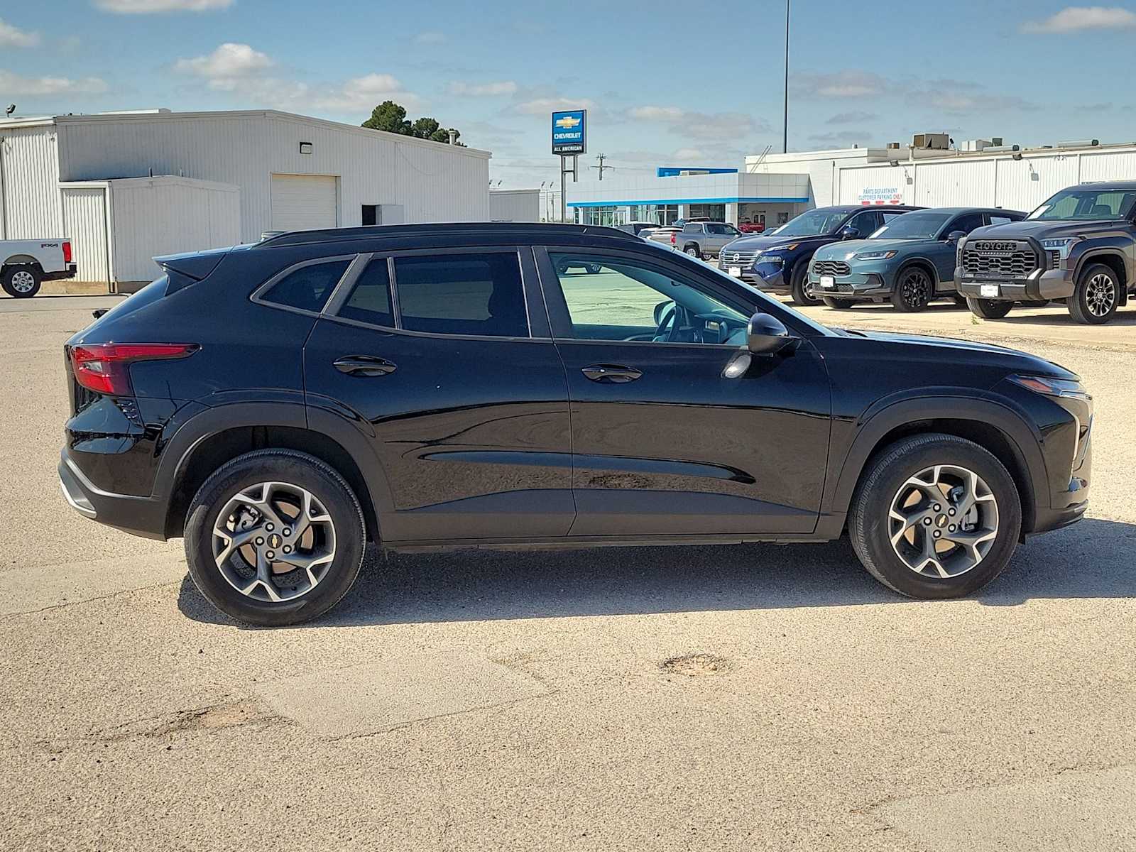 Thumbnail: 2025 Chevrolet Trax - 9