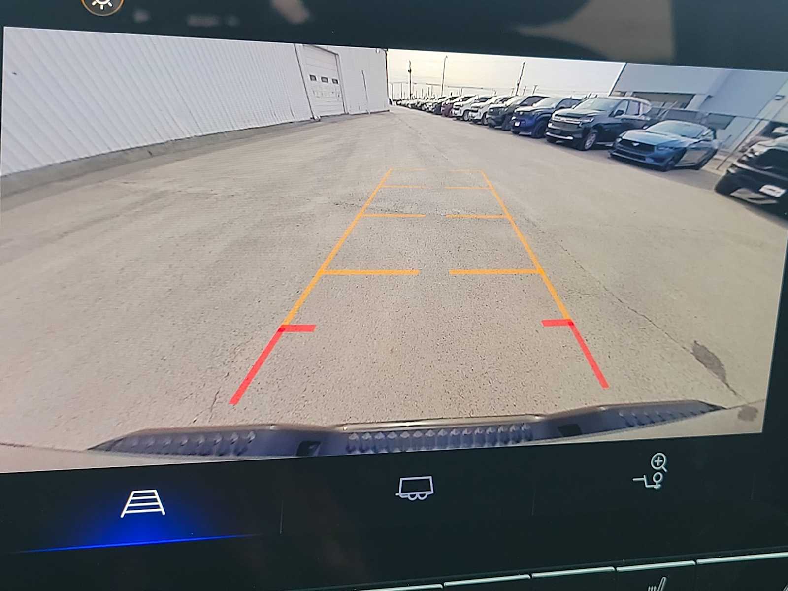 Thumbnail: 2024 Chevrolet Colorado - 28