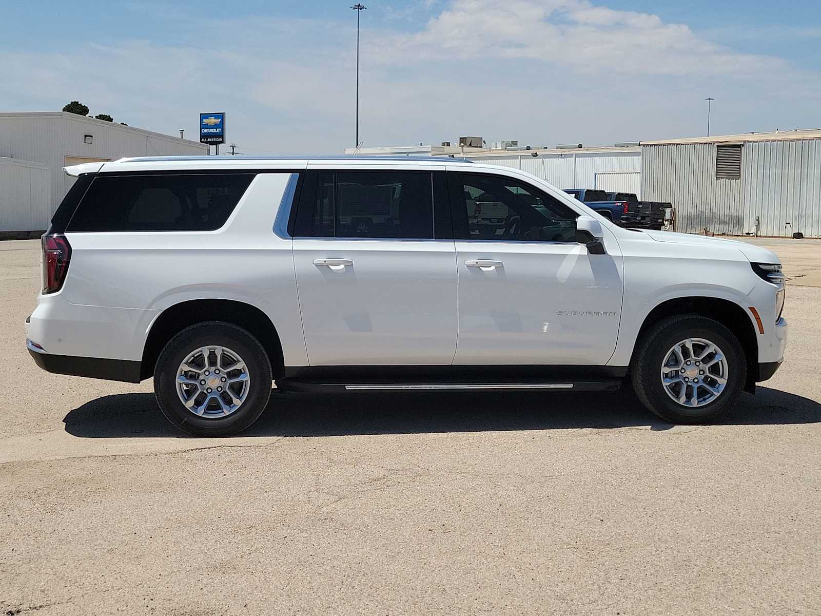 Thumbnail: 2026 Chevrolet Suburban - 9