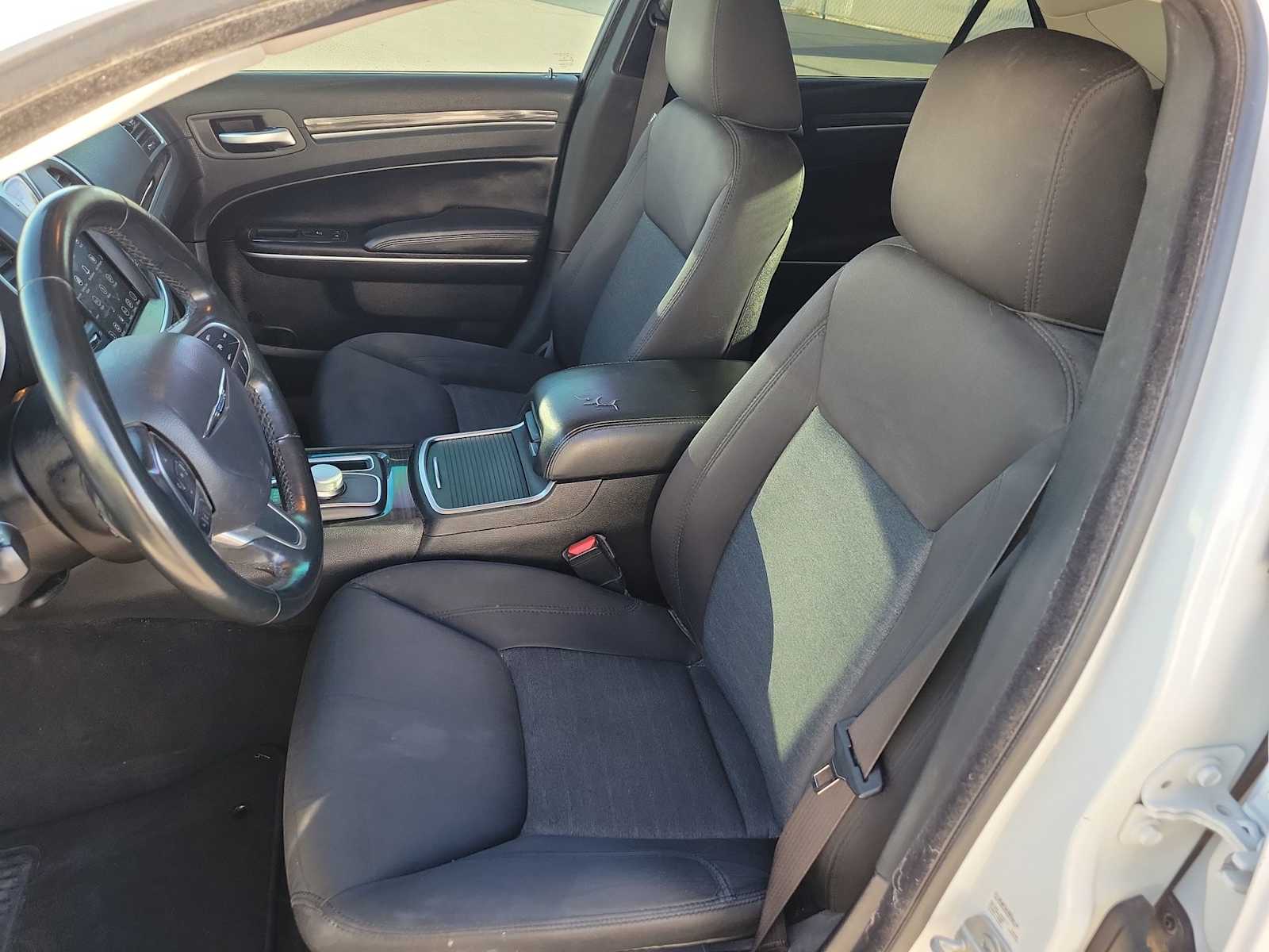 Thumbnail: 2019 Chrysler 300 - 15