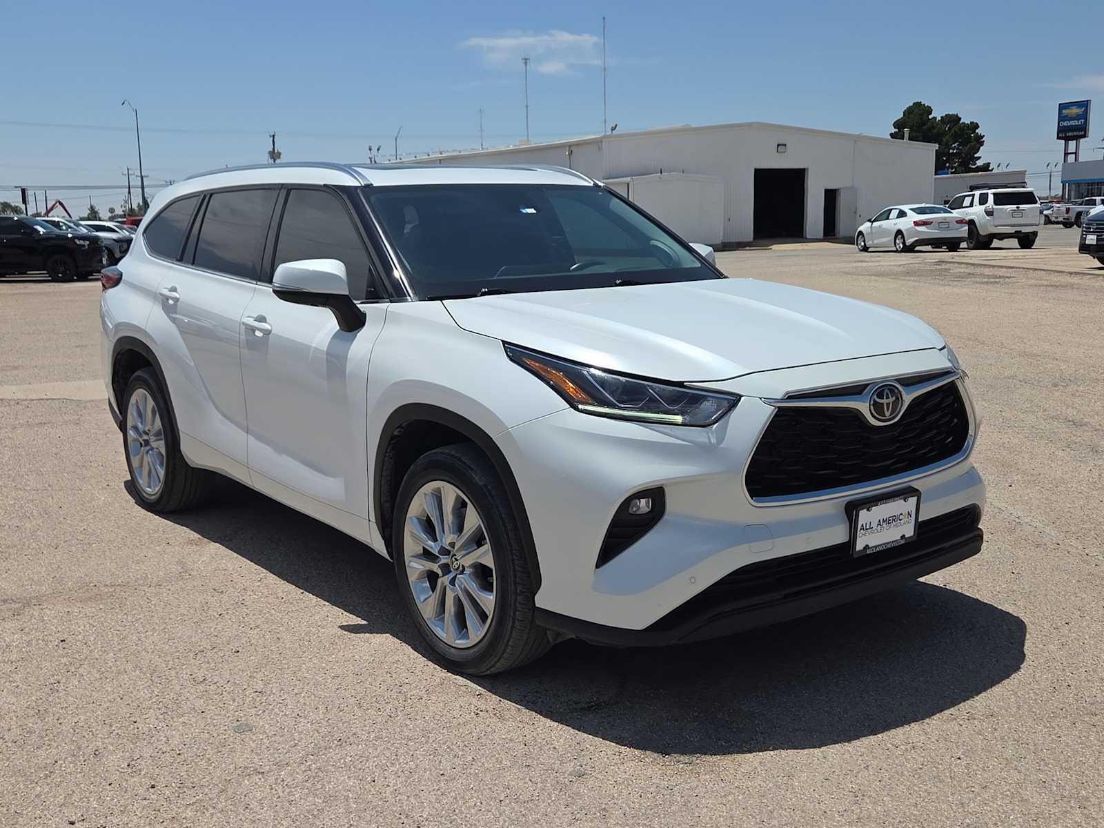 Thumbnail: 2023 Toyota Highlander - 2