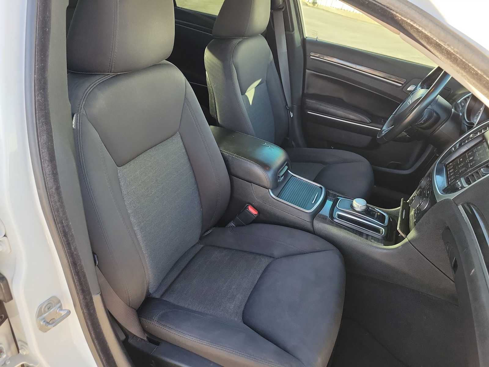 Thumbnail: 2019 Chrysler 300 - 18