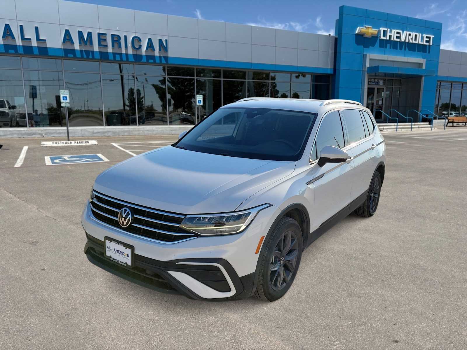 Thumbnail: 2023 Volkswagen Tiguan - 1