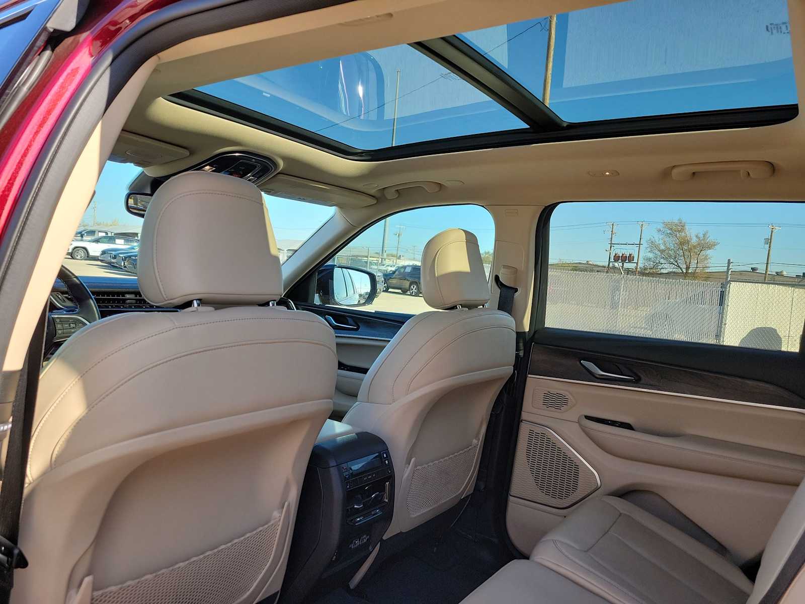 Thumbnail: 2022 Jeep Grand Cherokee - 20