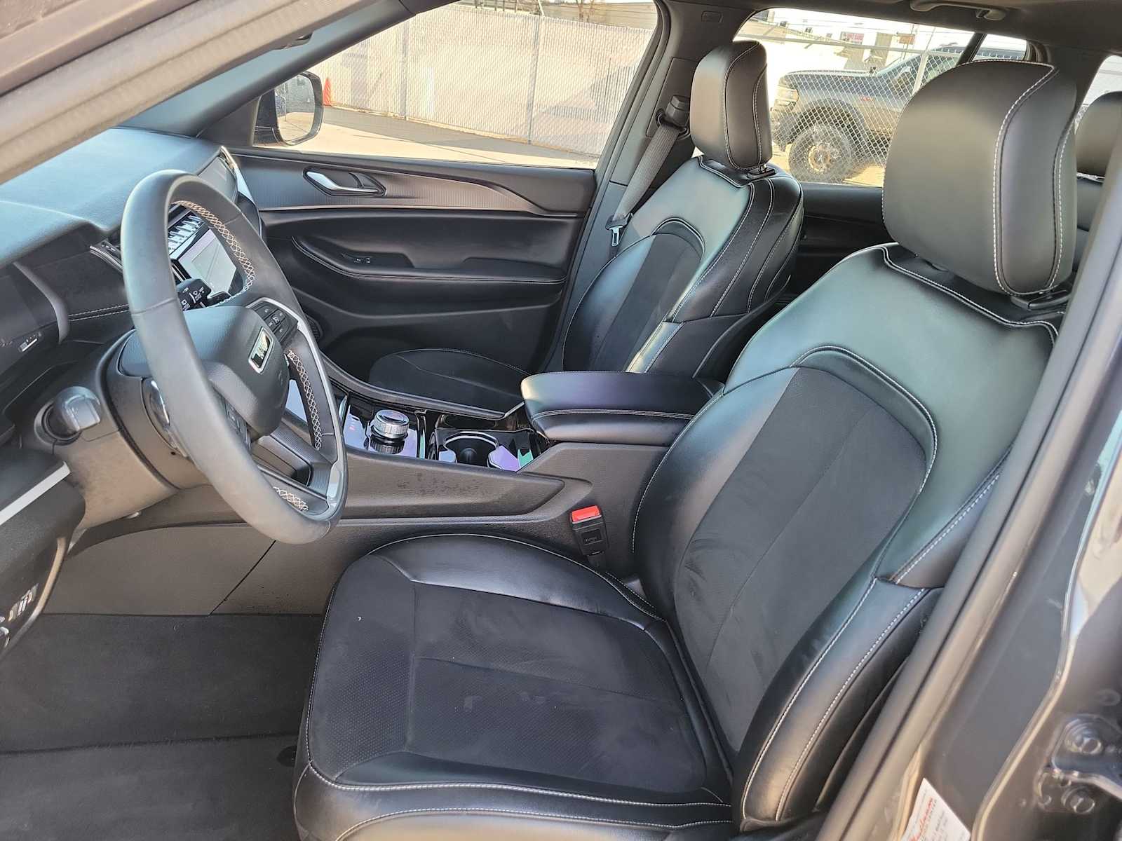 Thumbnail: 2023 Jeep Grand Cherokee - 15