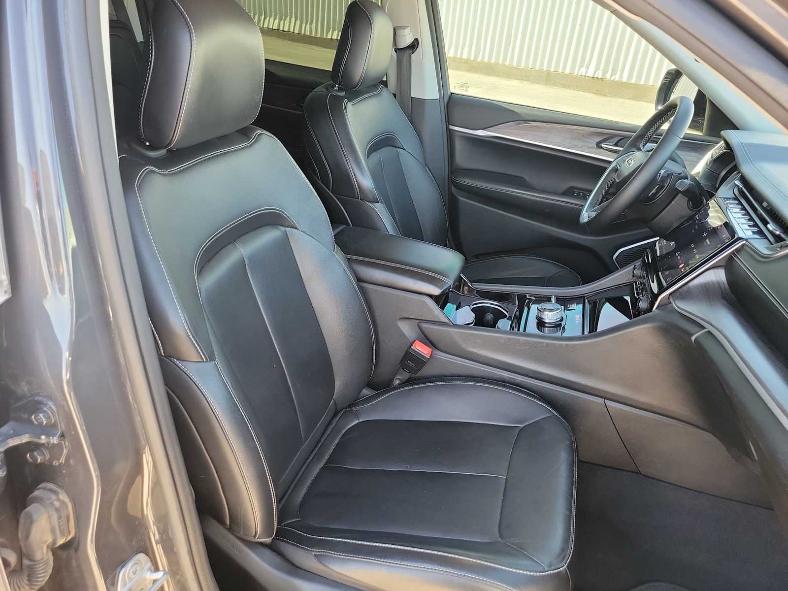 Thumbnail: 2022 Jeep Grand Cherokee - 18