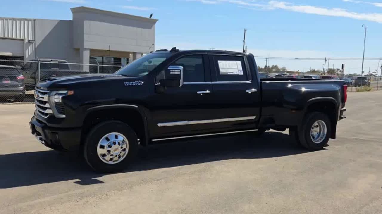 Thumbnail: 2026 Chevrolet Silverado 3500 - 9