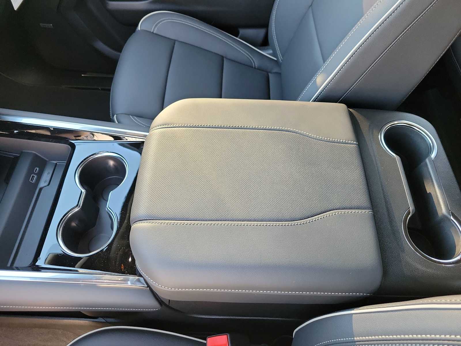 Thumbnail: 2025 Chevrolet Suburban - 24