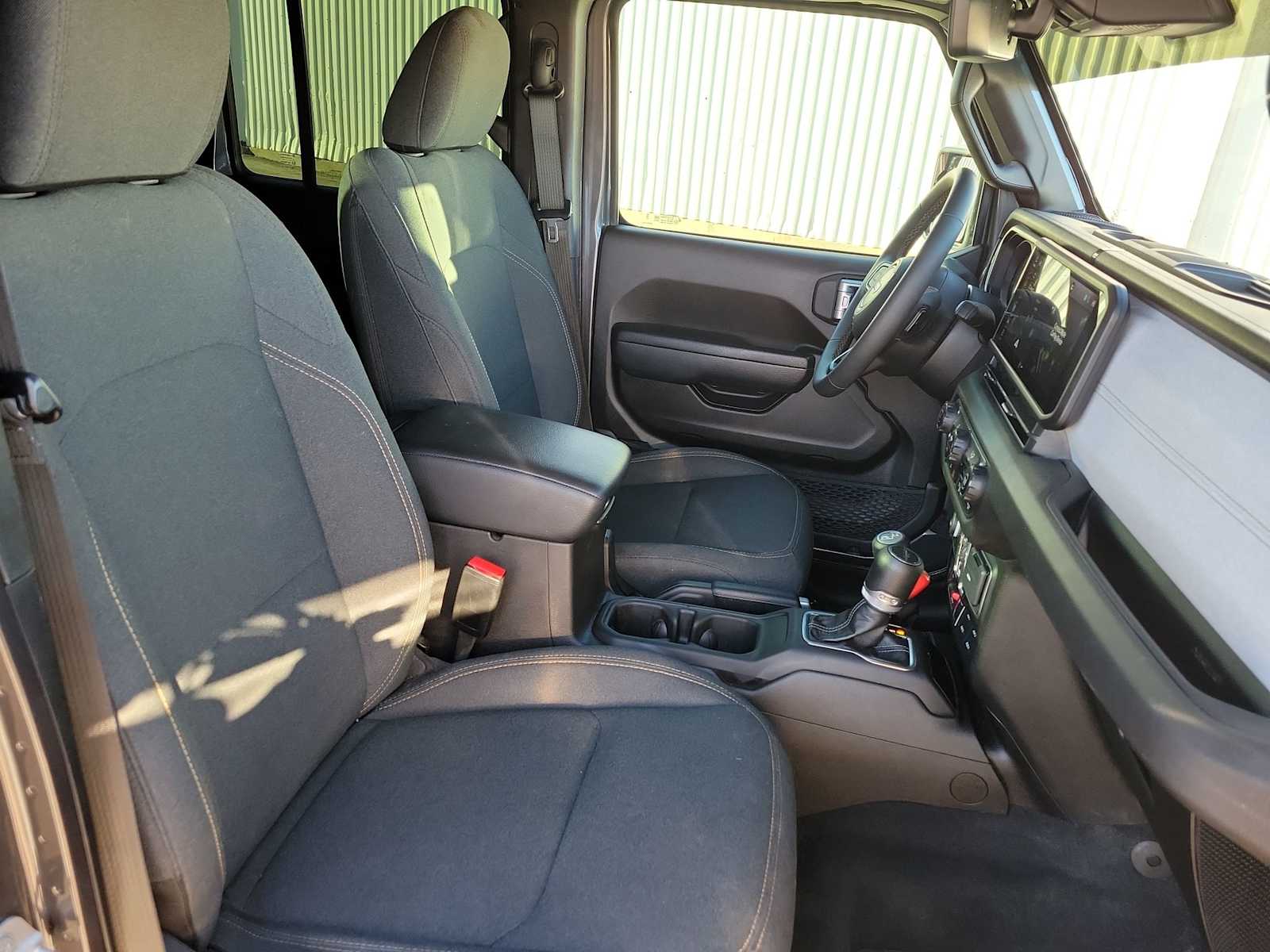 Thumbnail: 2024 Jeep Gladiator - 17