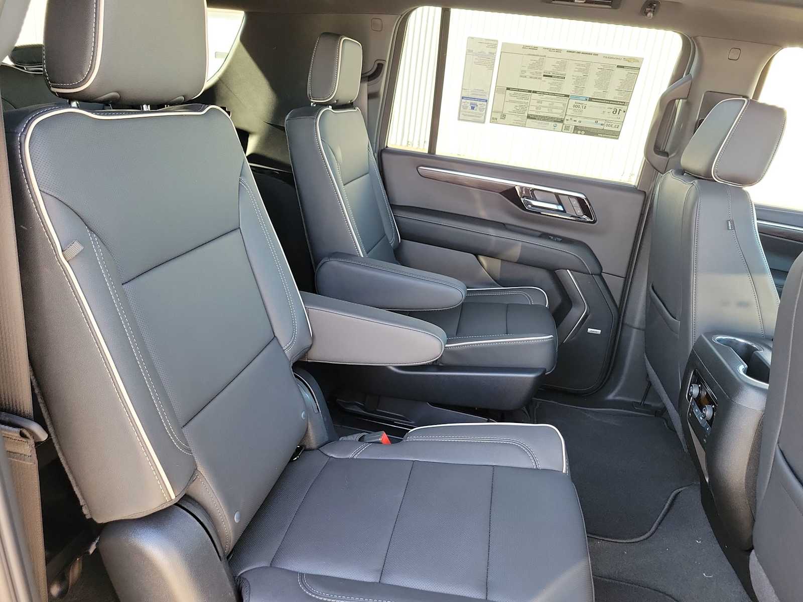 Thumbnail: 2025 Chevrolet Suburban - 21