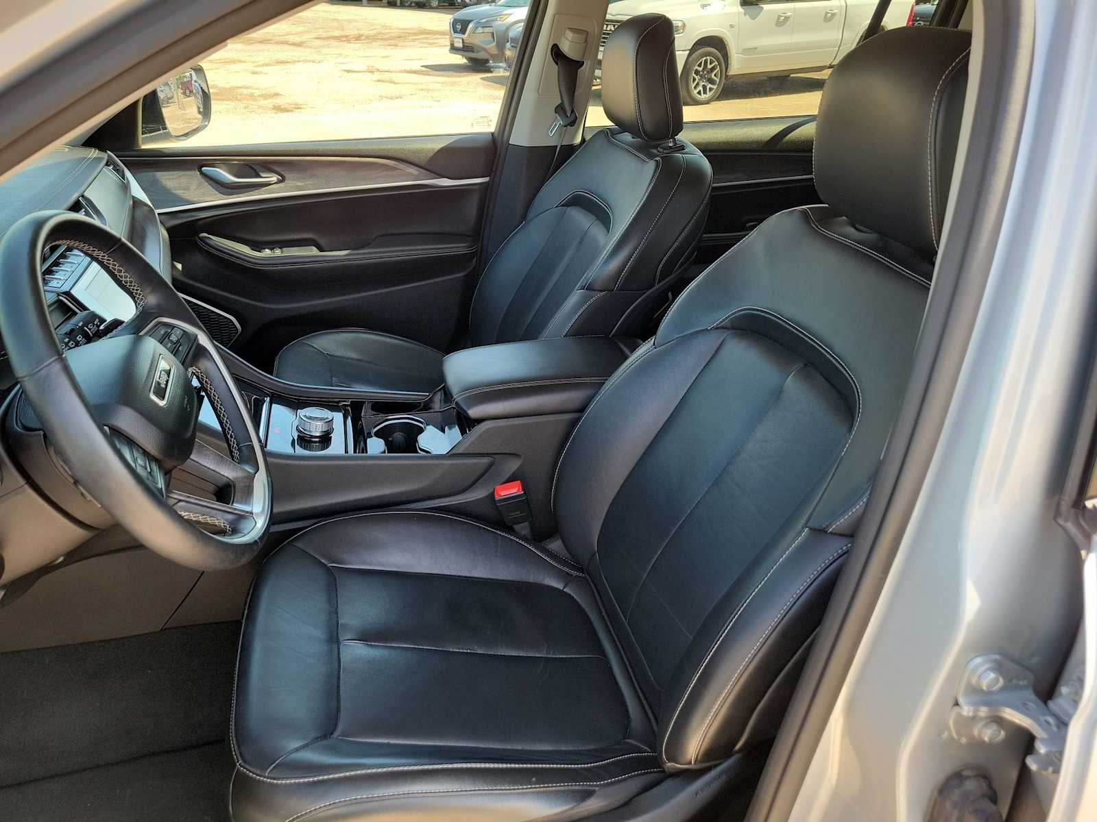 Thumbnail: 2022 Jeep Grand Cherokee - 15